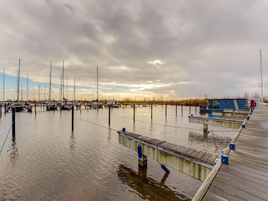 Hotel Modern Houseboat In Marina Of Volendam Exterior foto