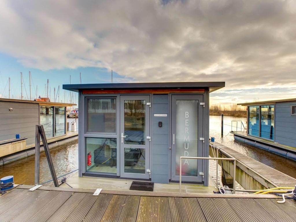 Hotel Modern Houseboat In Marina Of Volendam Exterior foto
