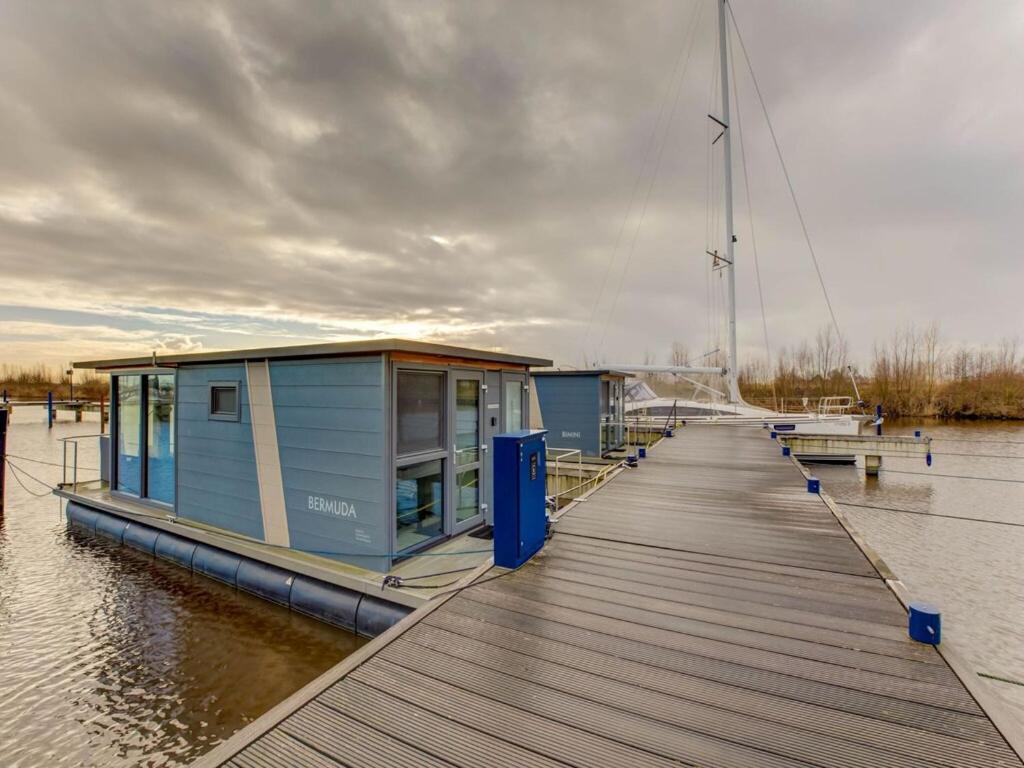 Hotel Modern Houseboat In Marina Of Volendam Exterior foto