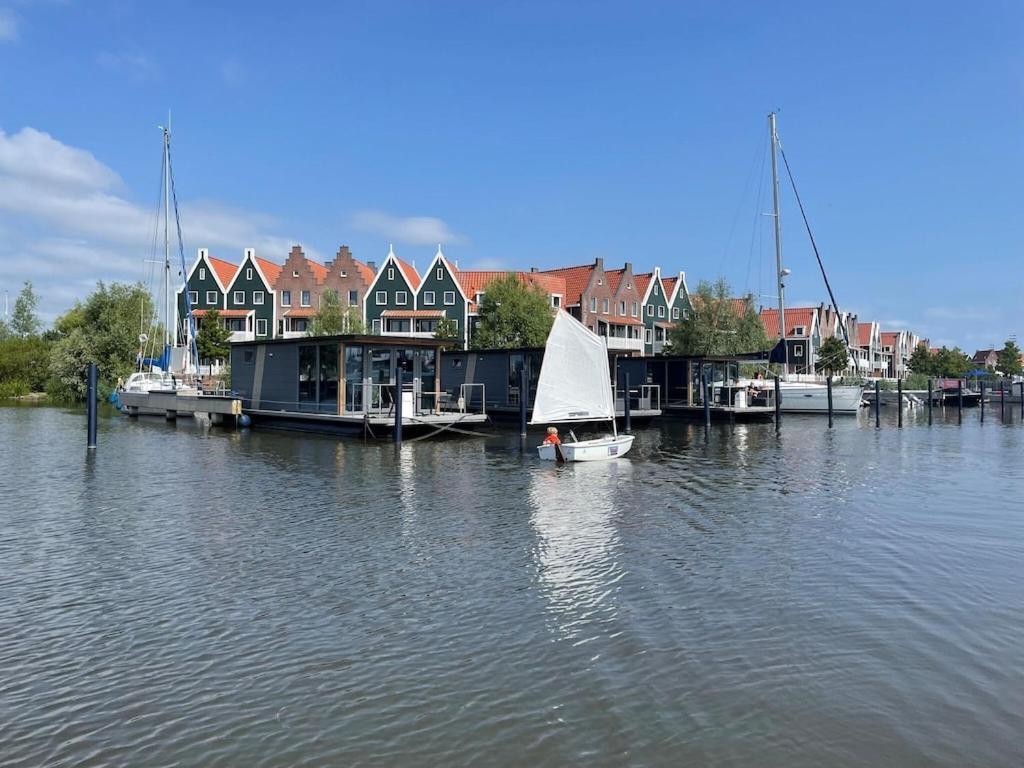 Hotel Modern Houseboat In Marina Of Volendam Exterior foto