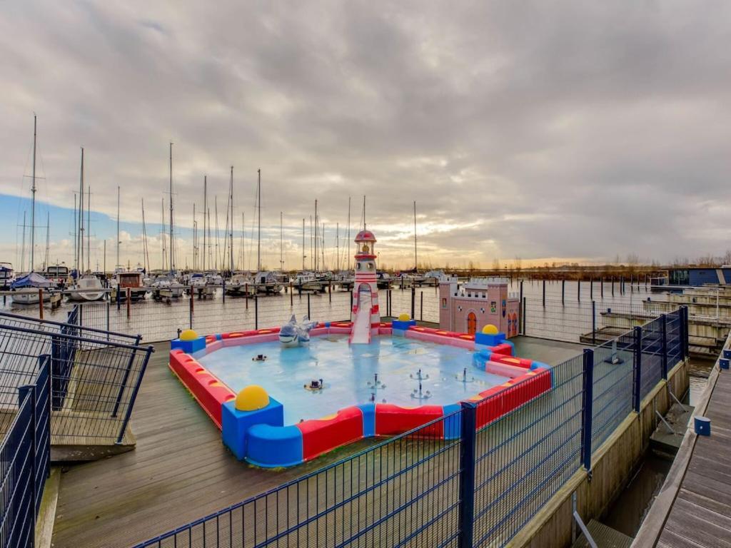 Hotel Modern Houseboat In Marina Of Volendam Exterior foto
